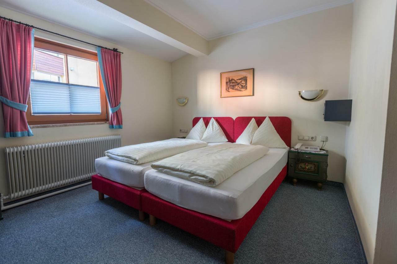 Party Hotel Taverne Обертауэрн Экстерьер фото